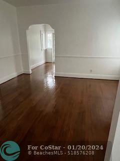 Building Photo - 700 SE 11th Ct