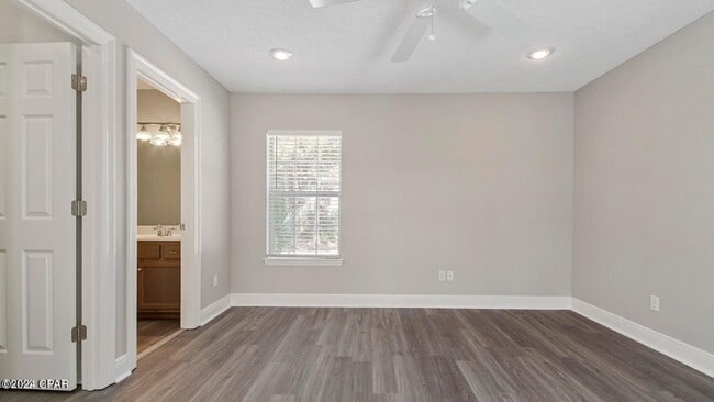 Building Photo - 104 Colony Harbour Rd