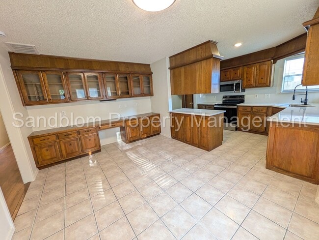 Building Photo - For Lease | Broken Arrow - Union Schools |...