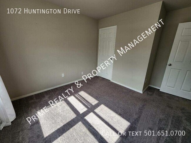 Building Photo - 1072 Huntington Dr