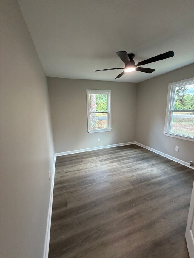 Building Photo - 524 Guill St