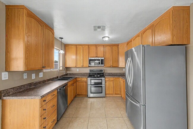 Building Photo - 17801 N 8th Dr