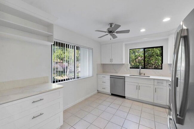 Building Photo - 5720 Coach House Cir