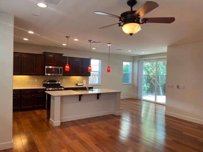 Building Photo - Folsom 4 bdrm, 3 bath near Folsom HS
