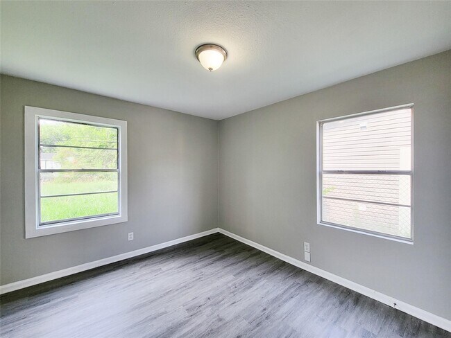 Building Photo - 4909 Holloway Dr