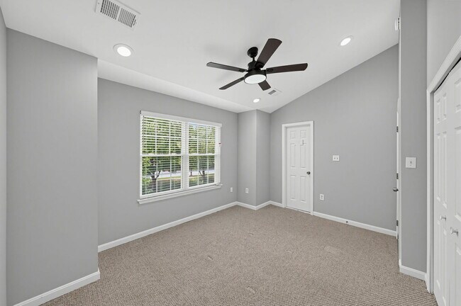 Building Photo - 7108 Meadow Green Terrace