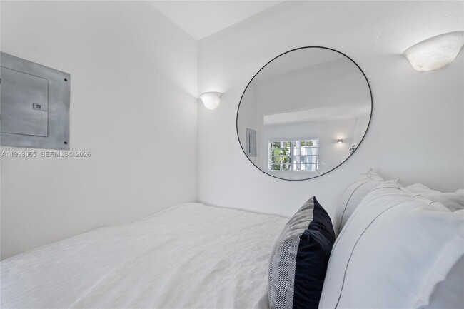 Building Photo - 750 Española Wy