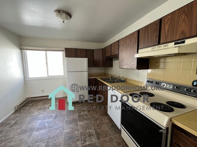 Building Photo - 2315 15th Ave S