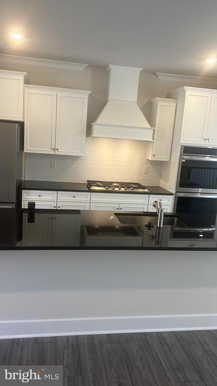 Building Photo - 1705 Water Xing Rd