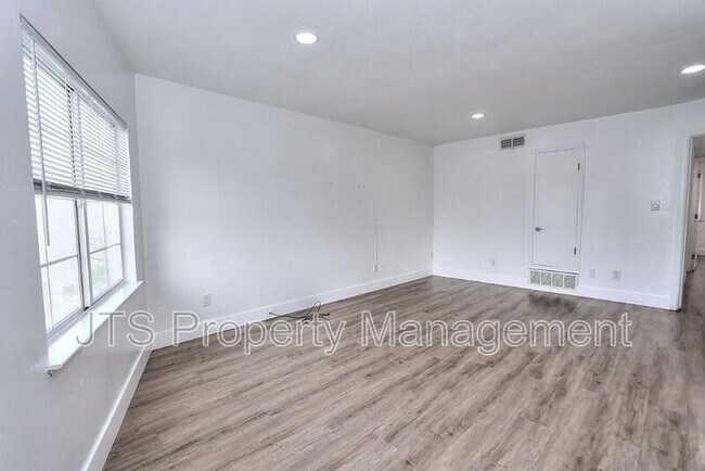 Building Photo - 10524 Croetto Way