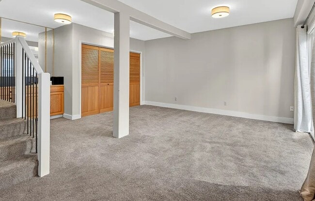 Building Photo - 7450 SW 17th Dr