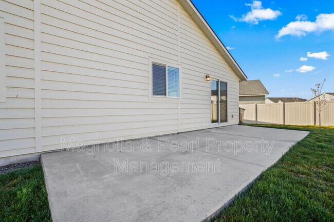Building Photo - 17806 N Pegram Way