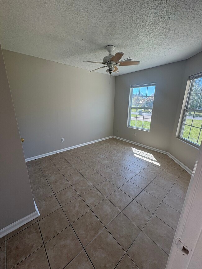 Building Photo - 109 Drew Cir