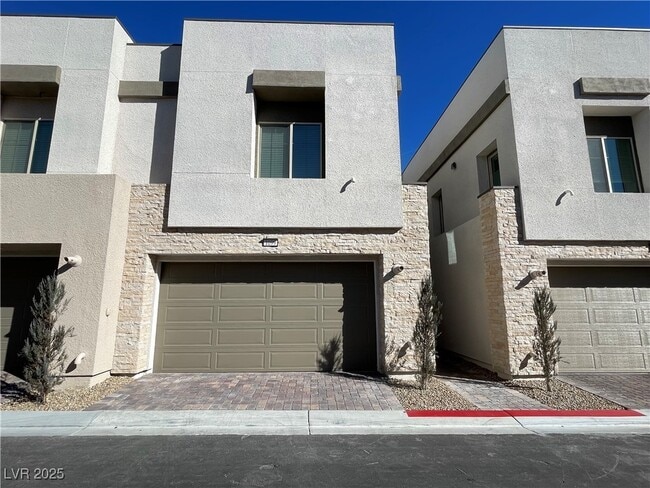 Building Photo - 600 Carriage Hill Dr