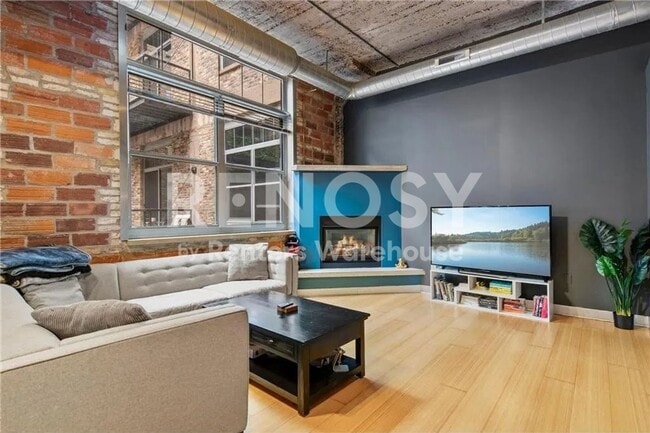 Building Photo - 521 S 7th St