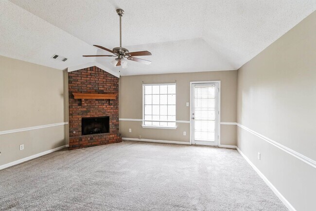 Building Photo - 6583 Shaker Ln