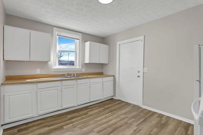 Building Photo - 791-793 E Starr Ave