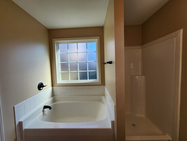 Building Photo - $1650 - 3 Bedroom 2 Bath Ranch Home