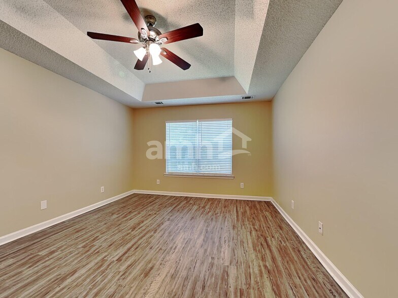 Building Photo - 139 W Tisbury Ln