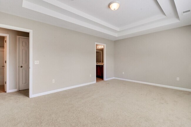 Building Photo - 3 Bed, 2. 5 Bath Like New Townhome in Richmond Hill