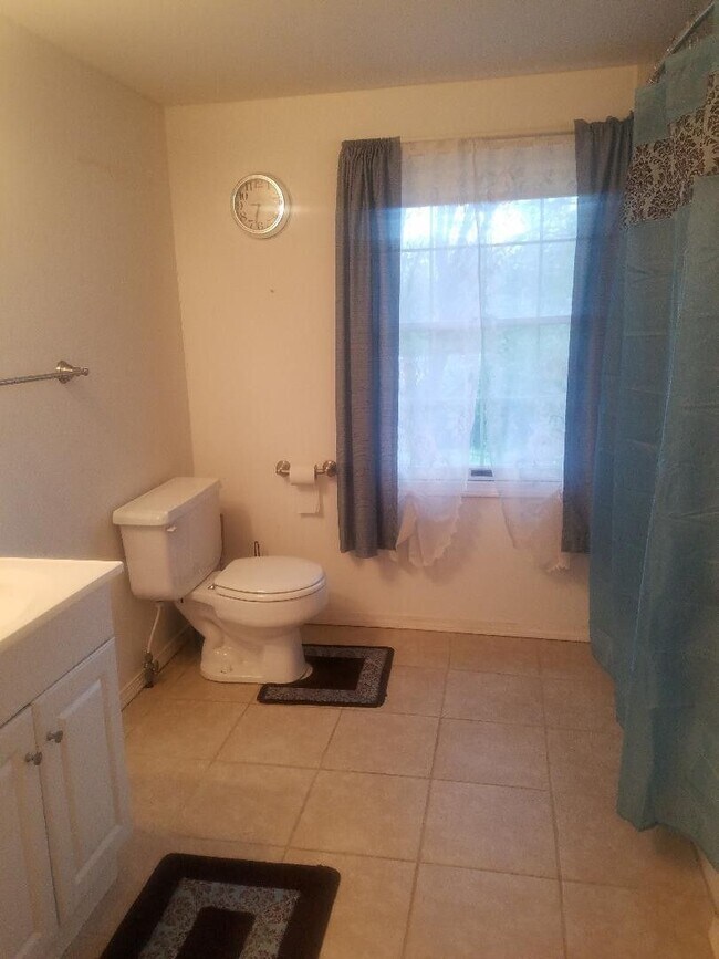 Building Photo - 302 Salem St