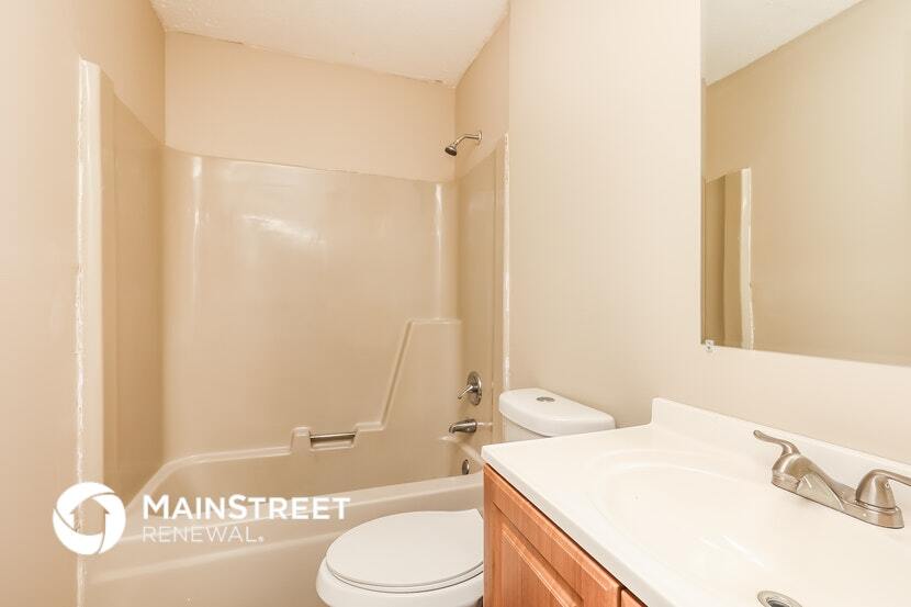 Building Photo - 305 Short Ct