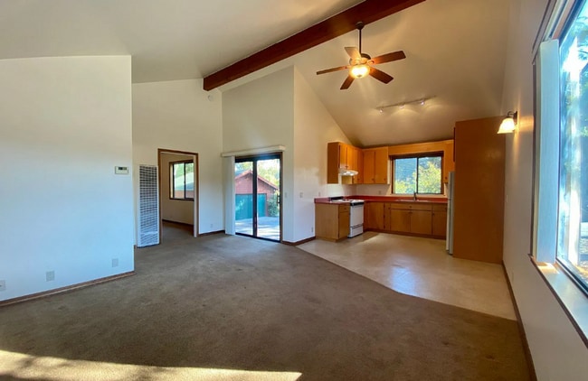 Building Photo - ~Granny Unit 1Bed/1Bath in Petaluma~