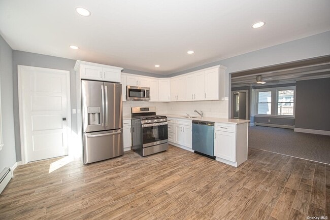 Building Photo - 76 Amity St