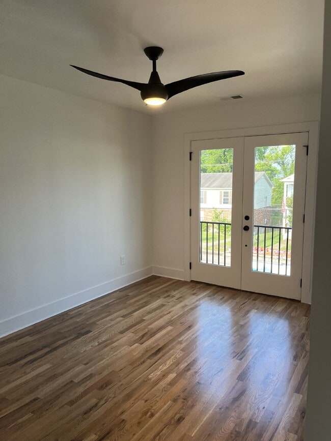 Building Photo - "Charming 4-Bed Nashville Oasis with Guest...