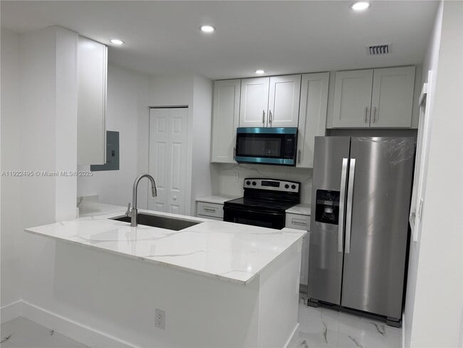 Building Photo - 9726 Hammocks Blvd