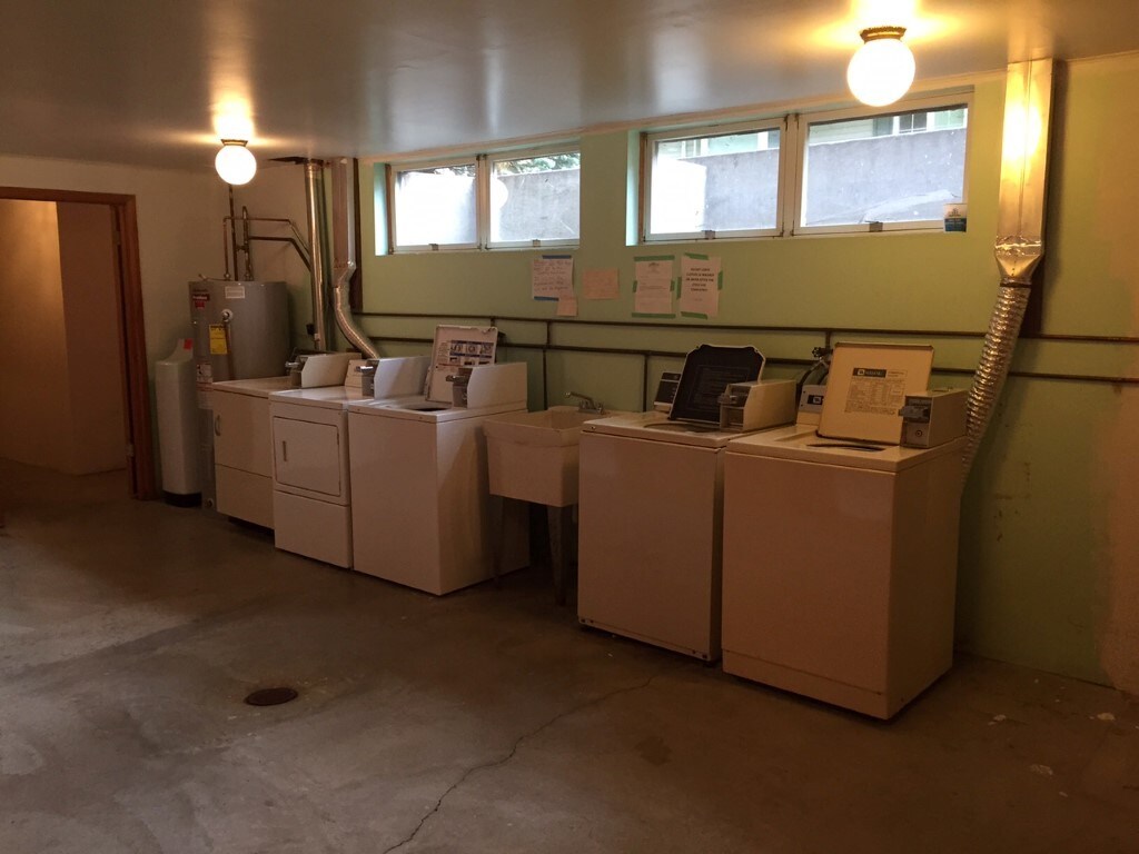 Building Photo - 109 E 2nd St