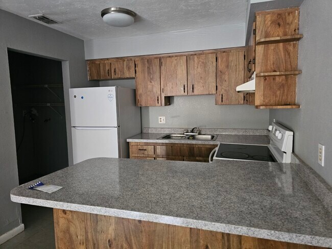 Building Photo - 4276 NW 21st Ave