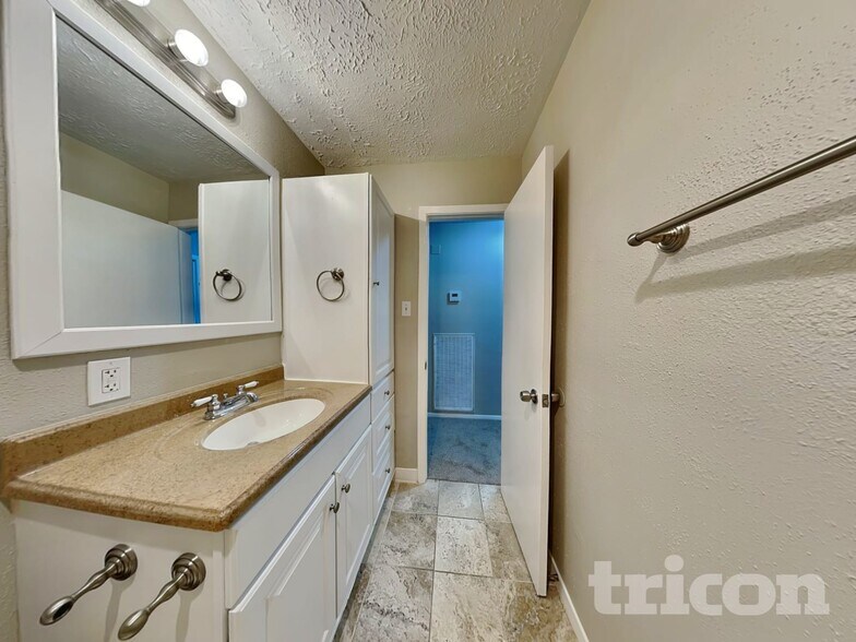 Building Photo - 4238 Burkegate Dr