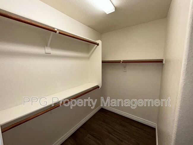 Building Photo - 4121 N Dania Ct