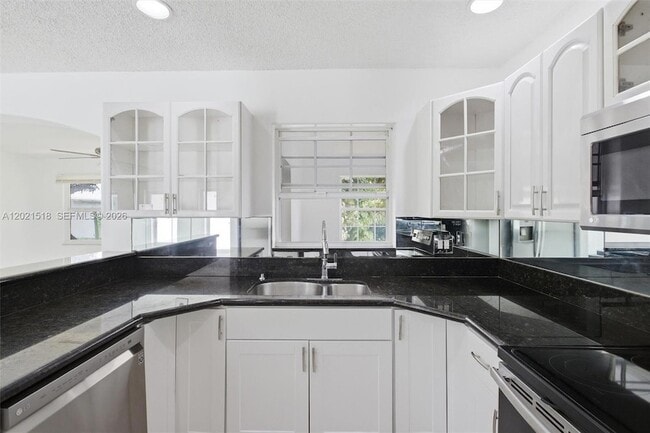 Building Photo - 7434 Thatcher Ave
