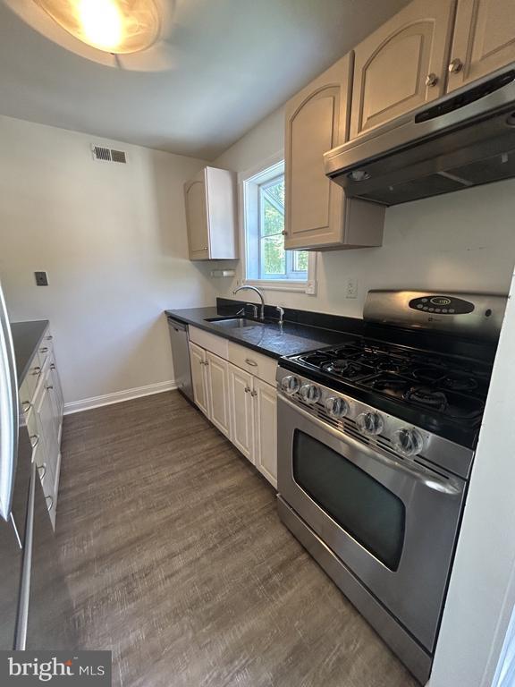Building Photo - 4568 Winding Brook Dr