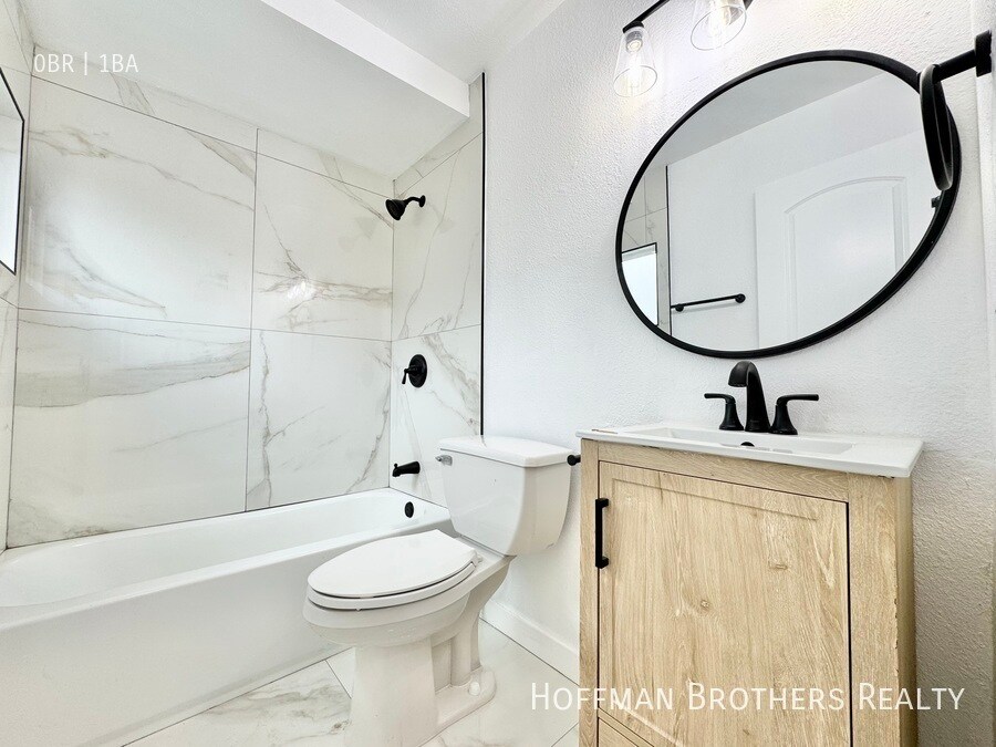 Building Photo - 5723 Willowcrest Ave