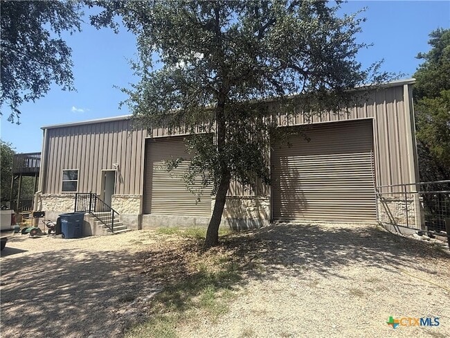 Building Photo - 4130 Summit Dr