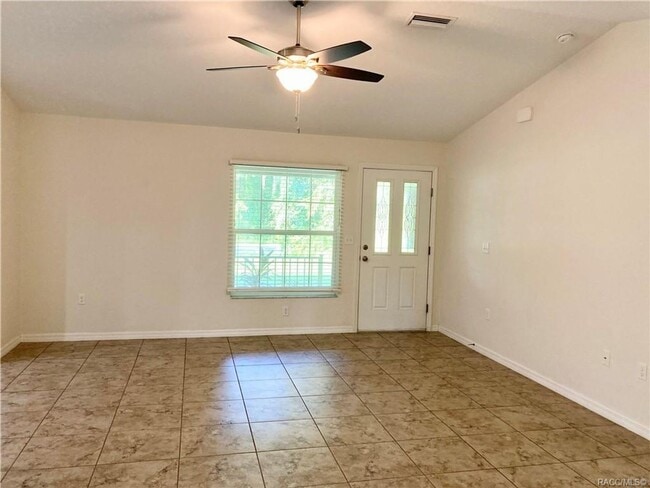 Building Photo - Crystal Manor 2 bedroom, 2 bath, 1 car garage home!