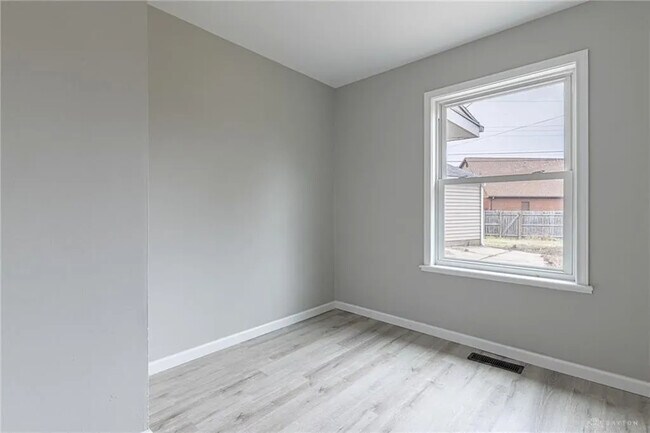 Building Photo - 2207 Whitney Pl
