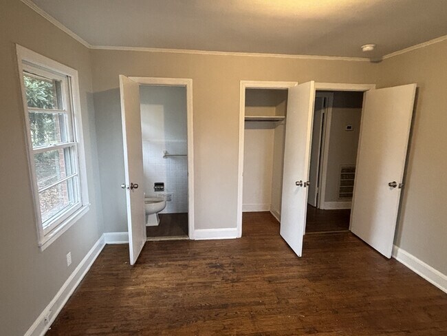 Building Photo - 917 Cherry Rd