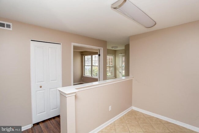 Building Photo - 10014 Beacon Hill Dr