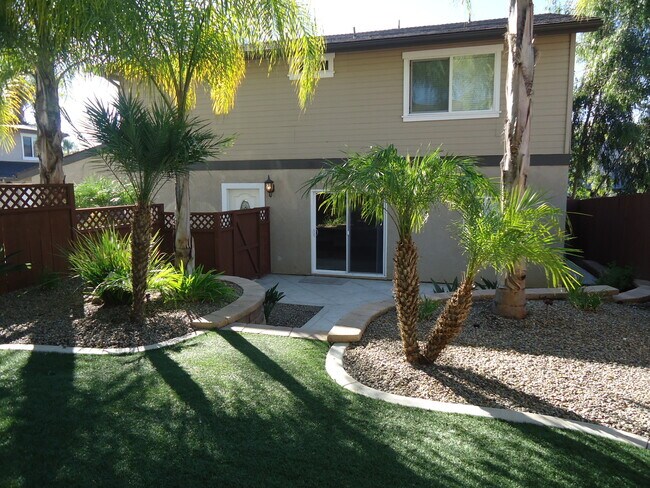 Building Photo - GORGEOUS TOWNHOME 3 BR, 2.5 BA, 2 CAR GARAGE