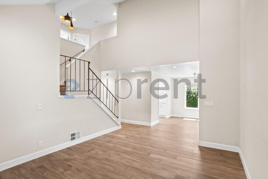 Building Photo - Unit