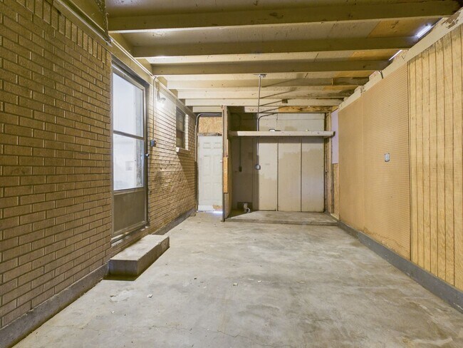 Building Photo - 3319 Teckla Blvd
