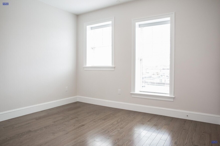 Building Photo - 12 Harvard Terrace