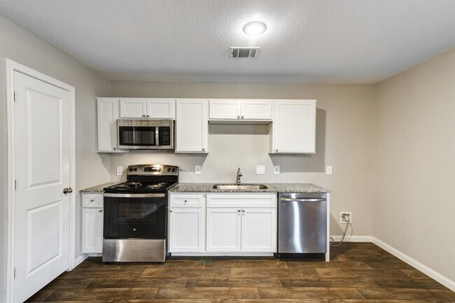 Building Photo - 16428 Jasmine Marie Pl