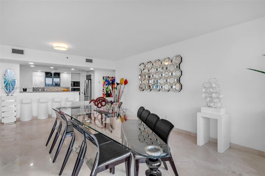 Building Photo - 1643 Brickell Ave