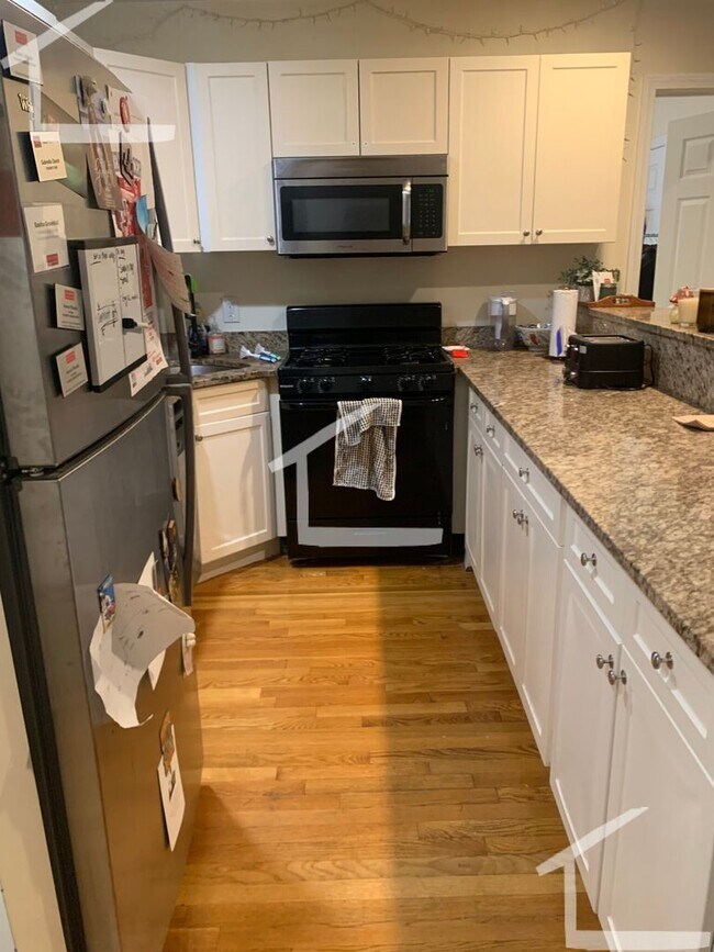 Building Photo - SAint Paul St near BU,  Nice 3 bed Super c...