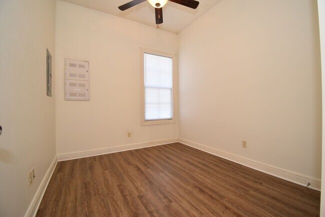 Building Photo - Pine Grove Apartments